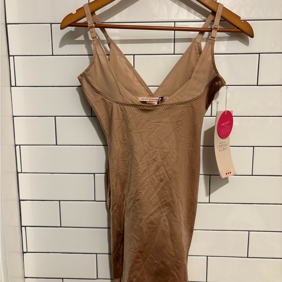 New Victoria’s Secret So Curveaceous Shapewear Slip - Picture 6 of 6